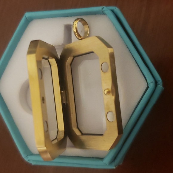 Origami Owl Gold Heritage Living Locket with Crystals - Picture 3 of 5